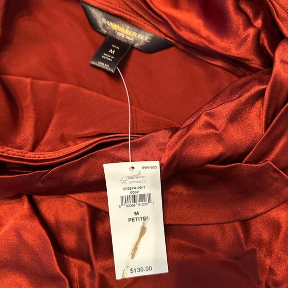Banana Republic Silk one-Shoulder Top Size Medium Petite Cabin Red NWT - Picture 8 of 9